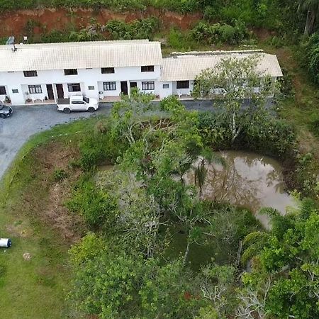 Hospedagem Mafli Apartment Barra do Trombudo Bagian luar foto